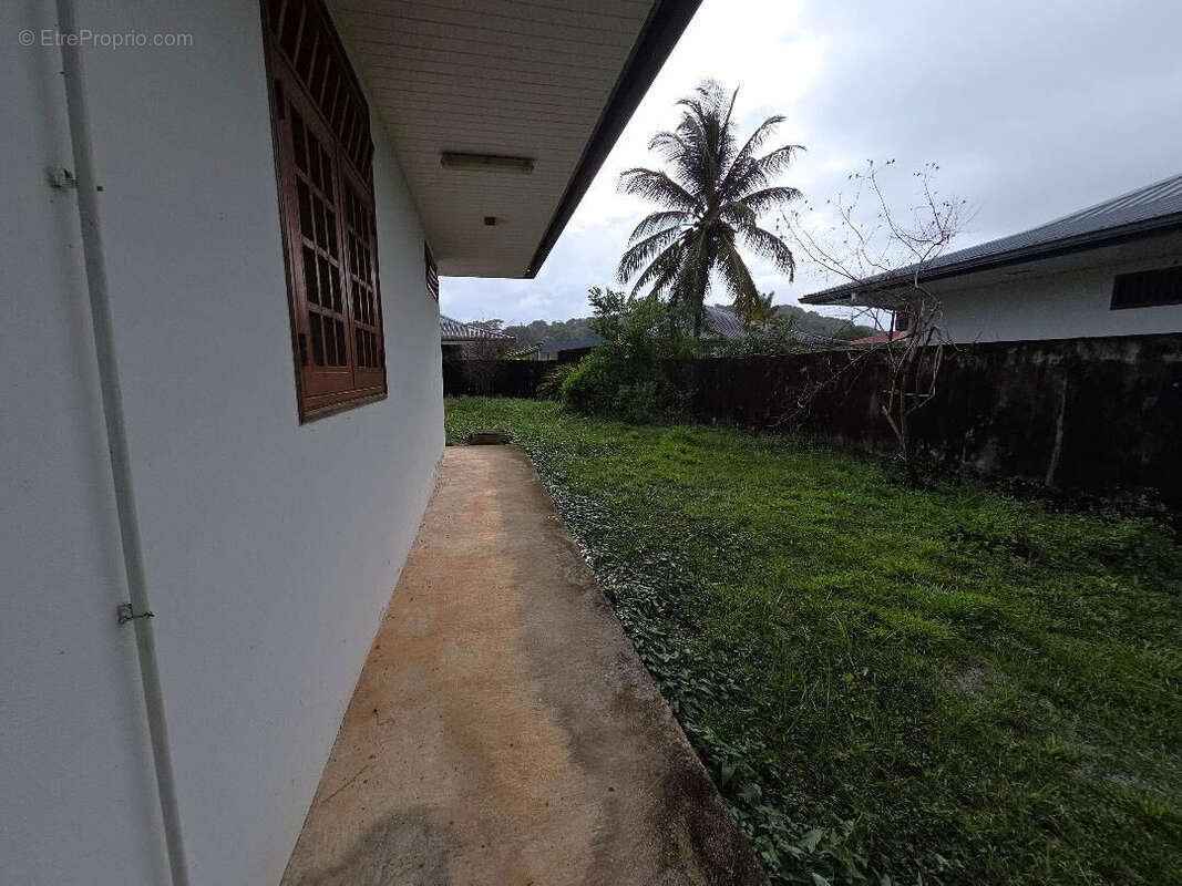 Photo 8 - Maison à REMIRE-MONTJOLY