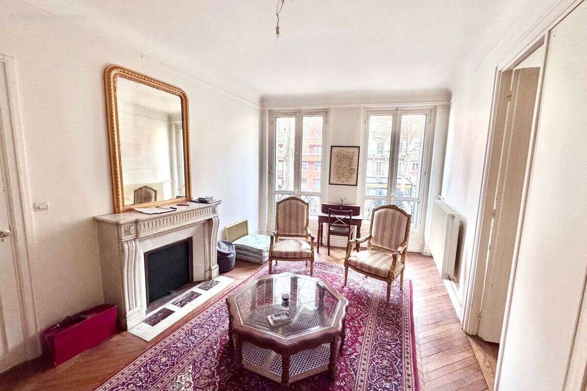 Appartement à PARIS-14E