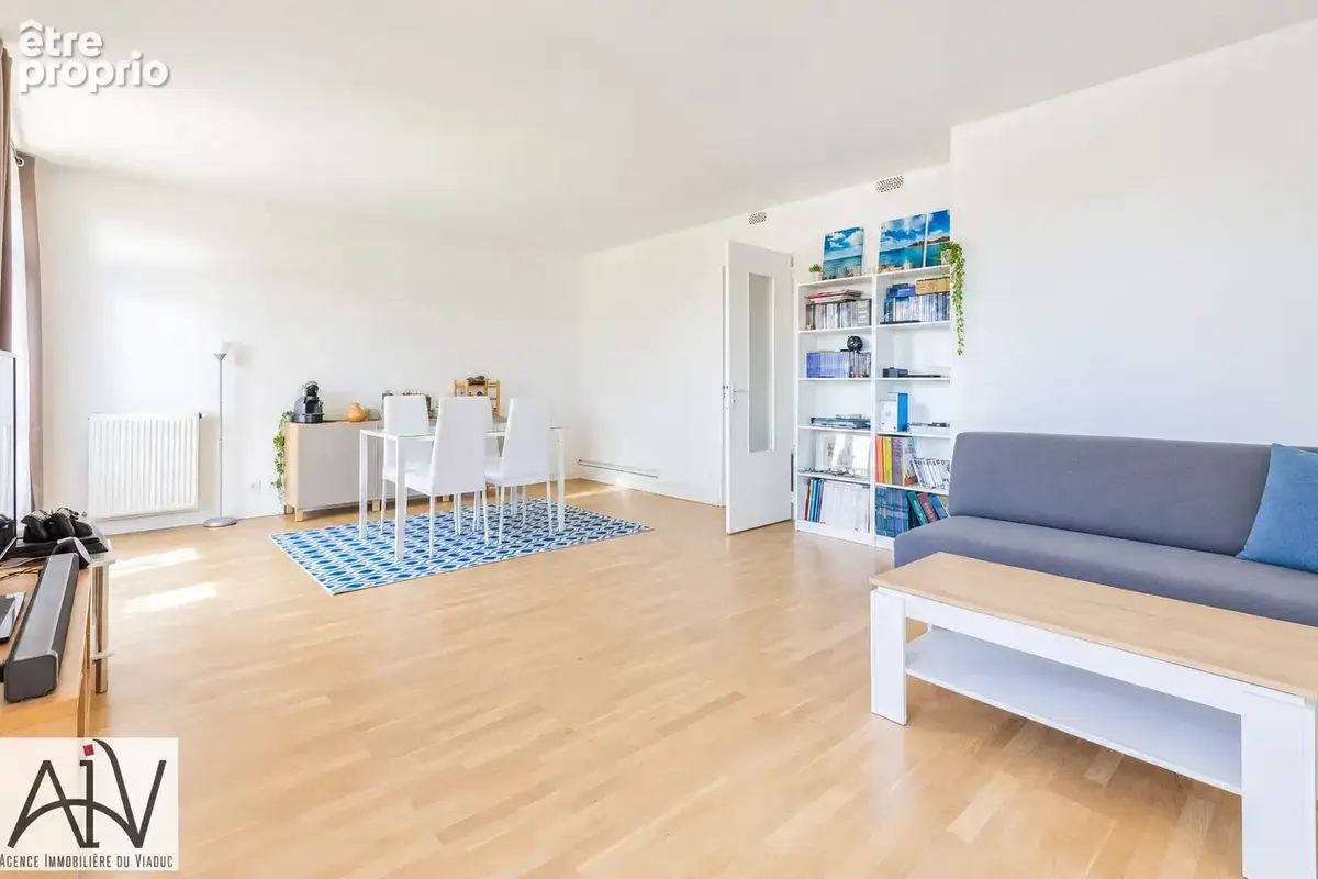 Appartement 5 pièces de 82 m2 avec trois chambres, box et cave - photo 2