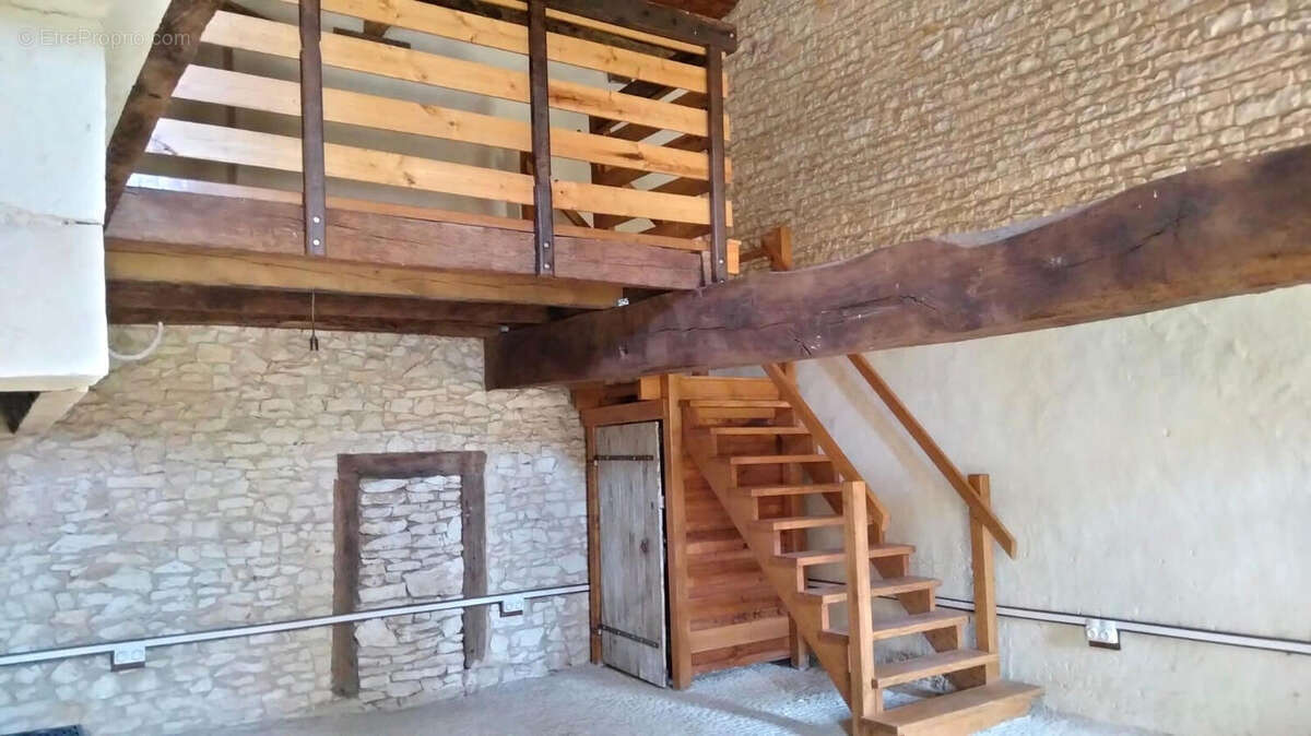 GITE - Maison à CELLEFROUIN