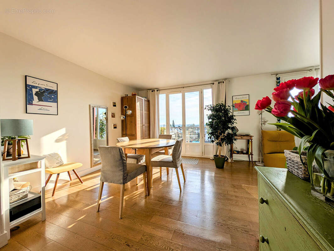 Appartement à LE MESNIL-LE-ROI