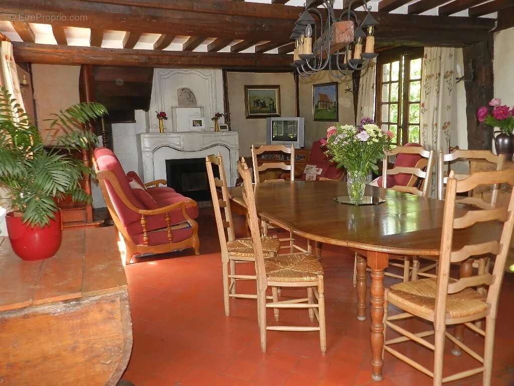 Maison à SAINT-PIERRE-SUR-DIVES