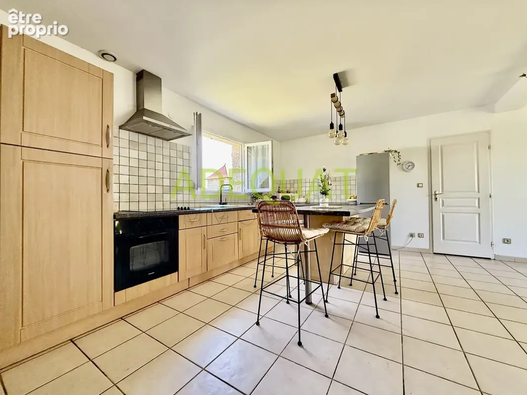 LA BATIE MONTGASCON, maison individuelle / 3 chambres / garage / terrain de 271m2... - photo 4