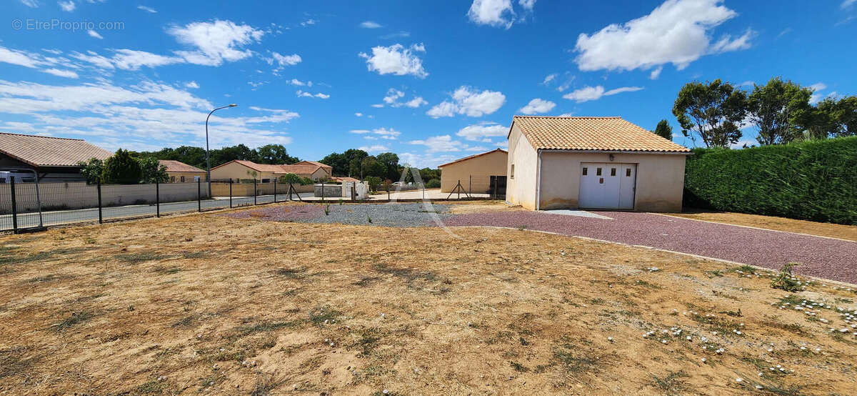 Vivonne - terrain constructible viabilise- garage - photo 4