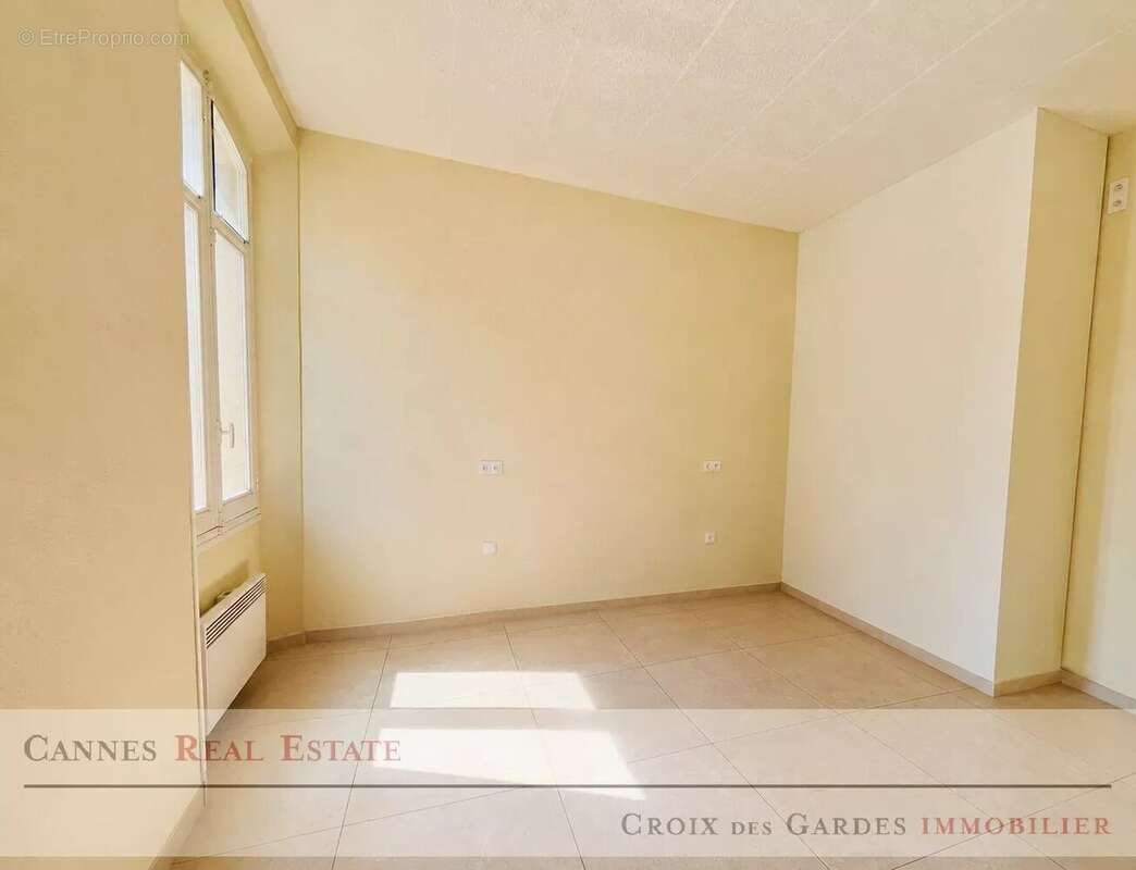 Cannes – Le Suquet– Studio rénové  fort potentiel locatifterre - photo 2