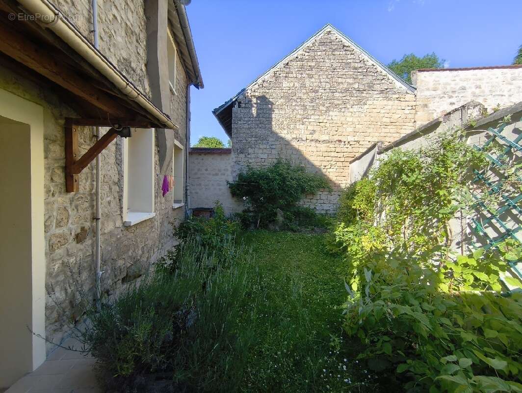 Maison à NESLES-LA-VALLEE