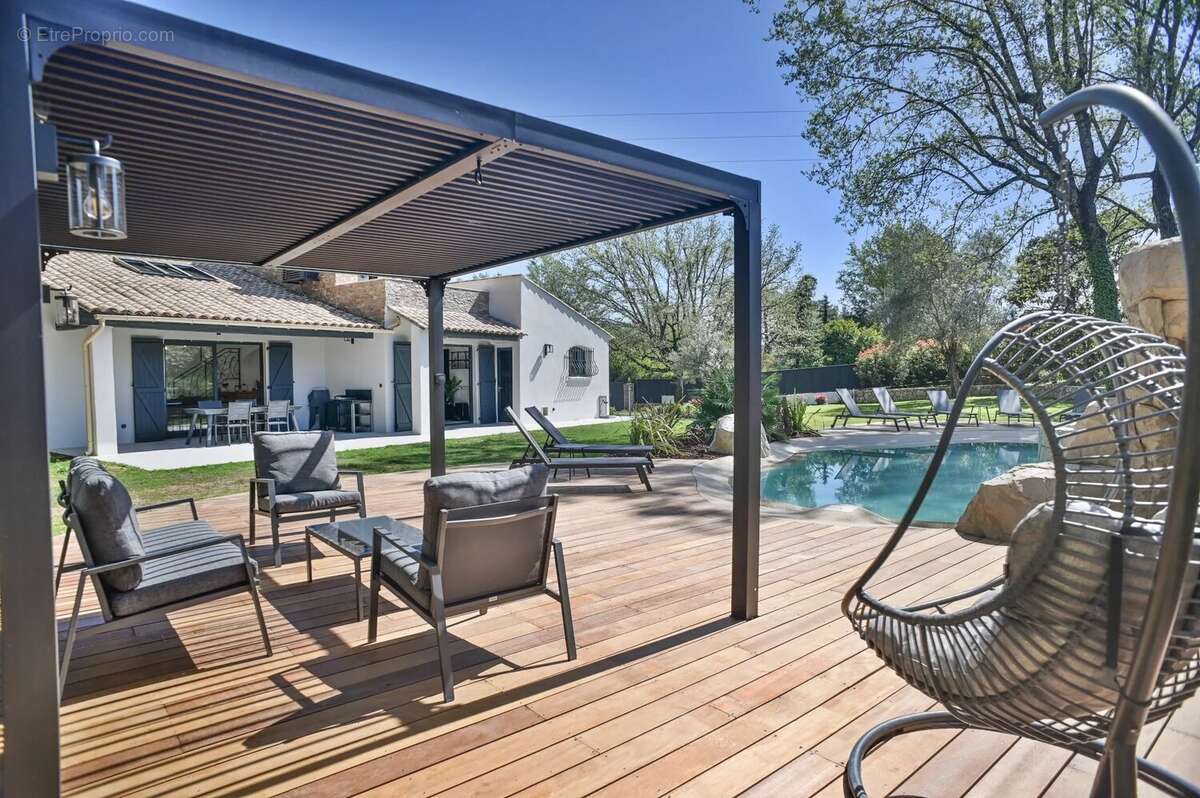 Maison à ROQUEFORT-LES-PINS