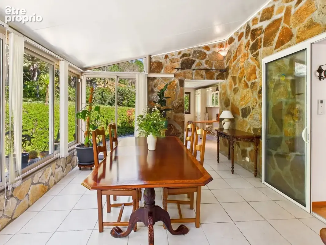 Belle Propriété Indépendante de 5 Chambres Avec Piscine, Vues et Garage - photo 5