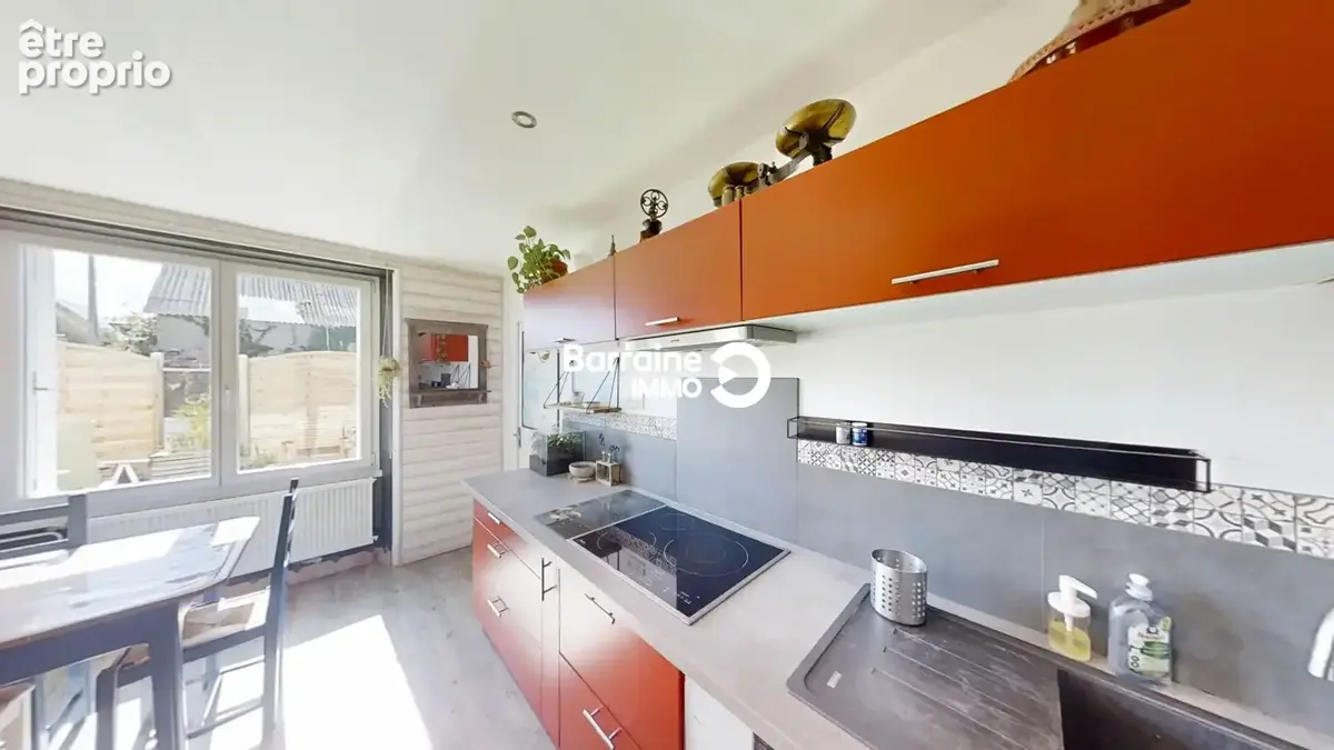 BARRAINE IMMO - A VENDRE - ARGOL : À 200 m de la plage, maison avec jardin, atelier et grand hangar - Réf : CR00290 - photo 7