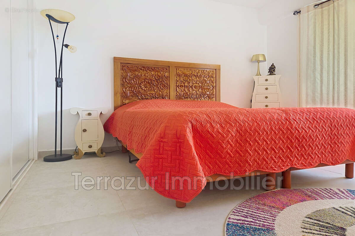 Appartement à VALLAURIS