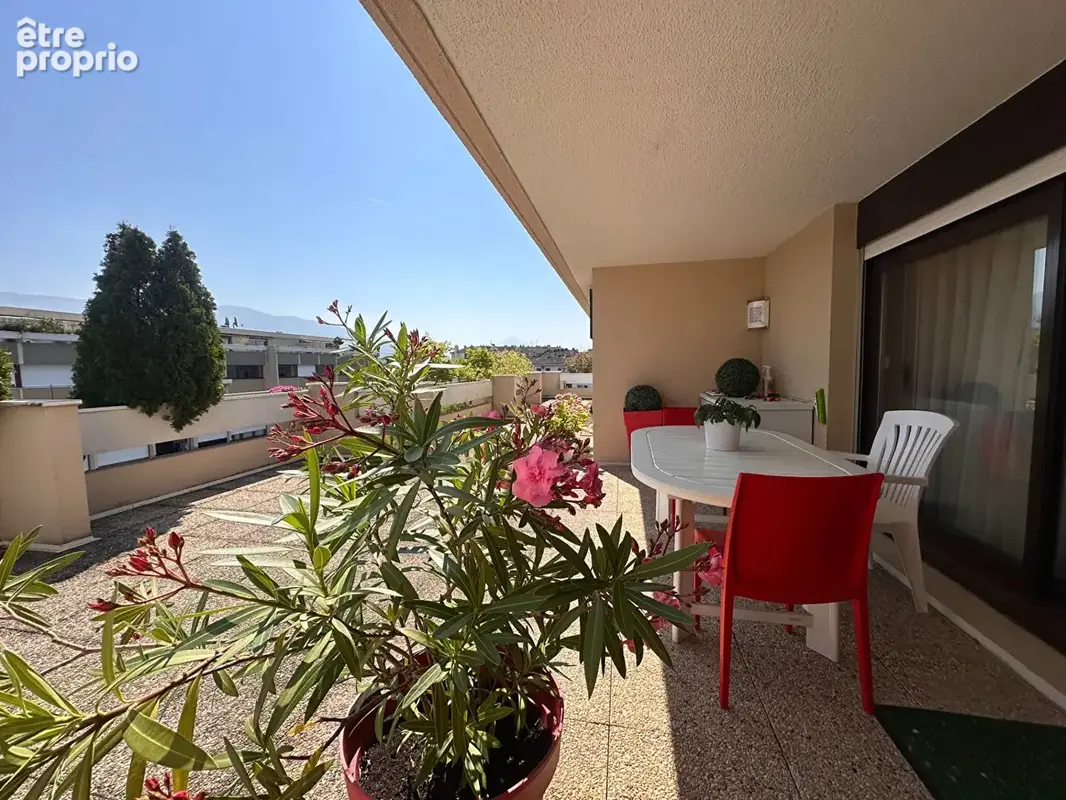 À Vendre  - Superbe Attique Duplex de 157,36 m² avec Terrasse Panoramique à Annemasse limite Ville-La-Grand - photo 3