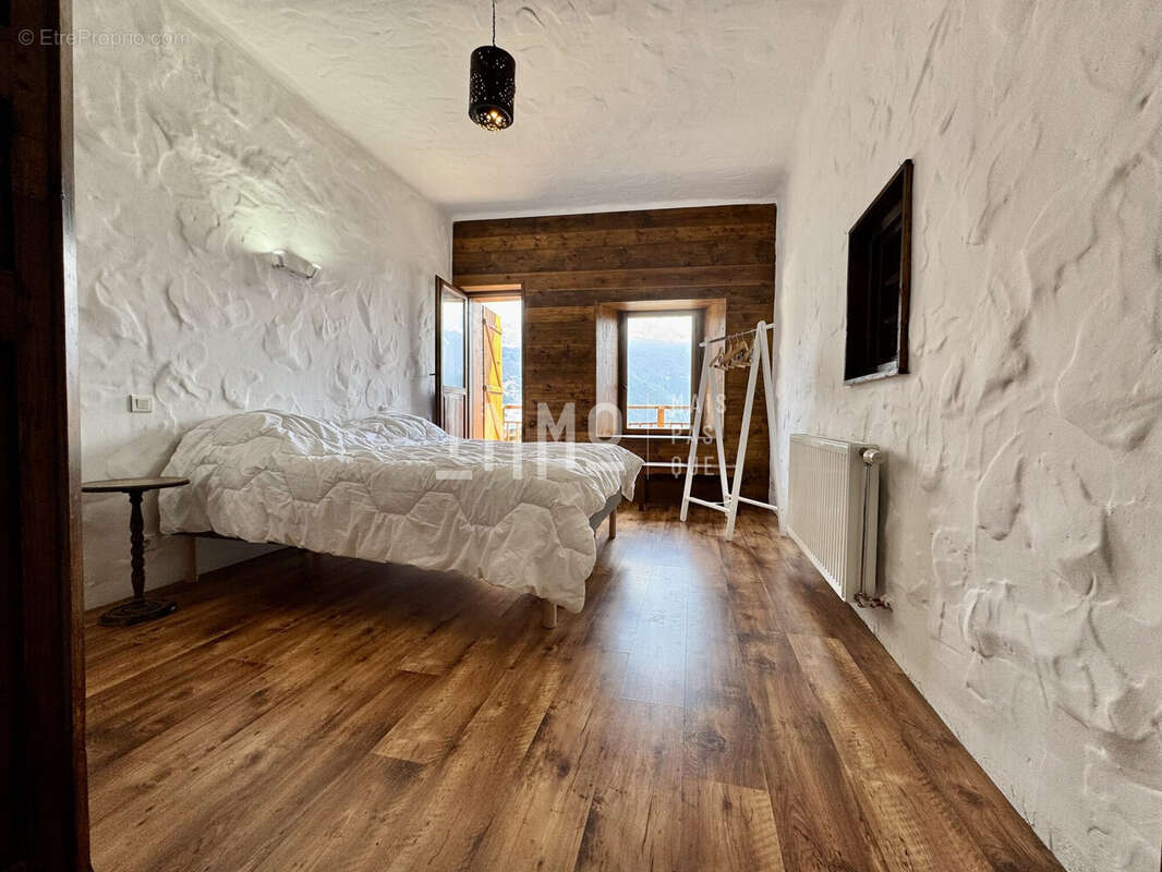 Maison à LES CHAPELLES