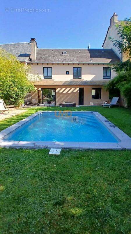 Maison à SALLES-CURAN