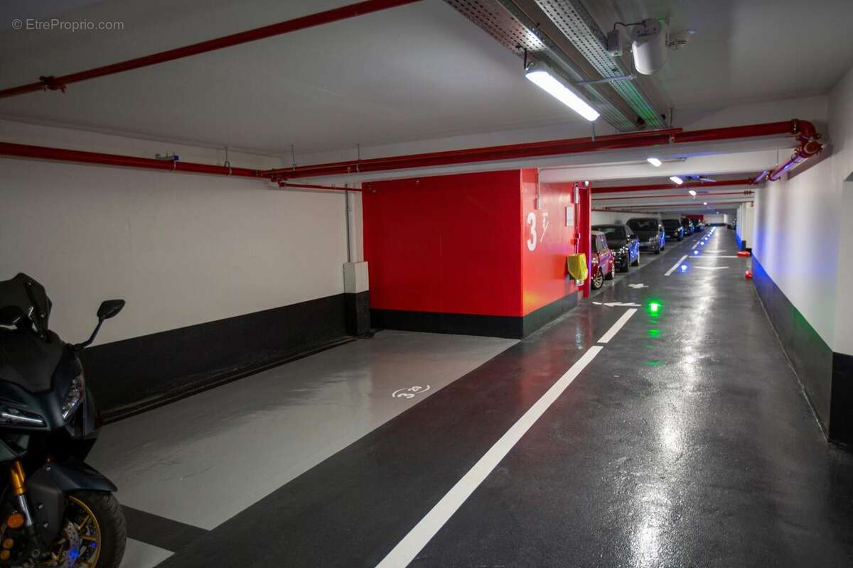 Photo 3 - Parking à PARIS-17E