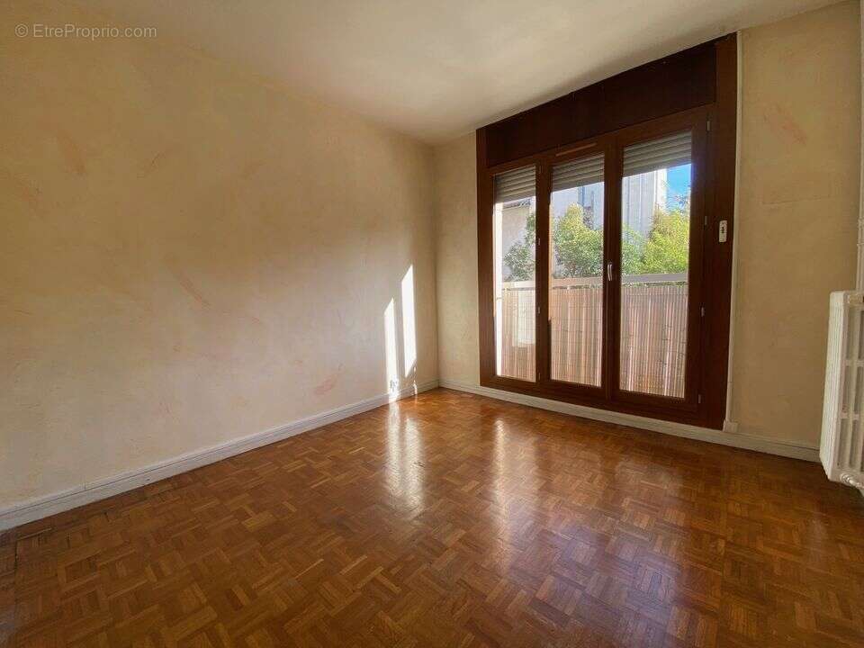 T3 + TERRASSE + LOGGIA + PLACE PARKING + CAVE / 13013 - Appartement à MARSEILLE-13E