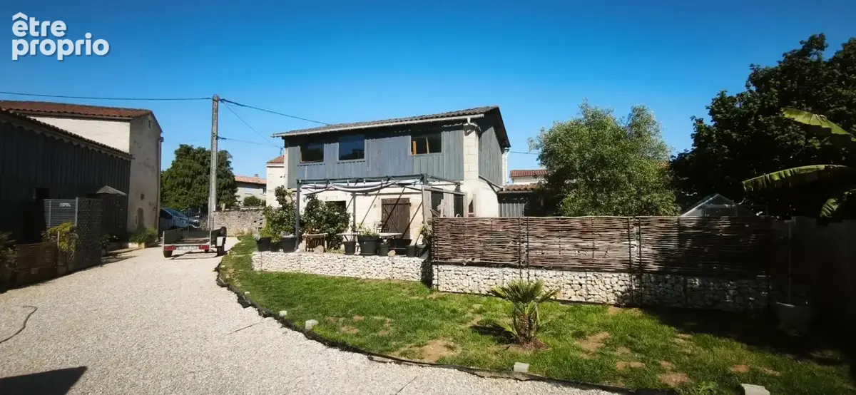 Baisse de prix !!!! Ensemble immobilier composé d’une magnifique maison en pierre pleine de charme d'environ 120m2 et d’une seco - photo 5