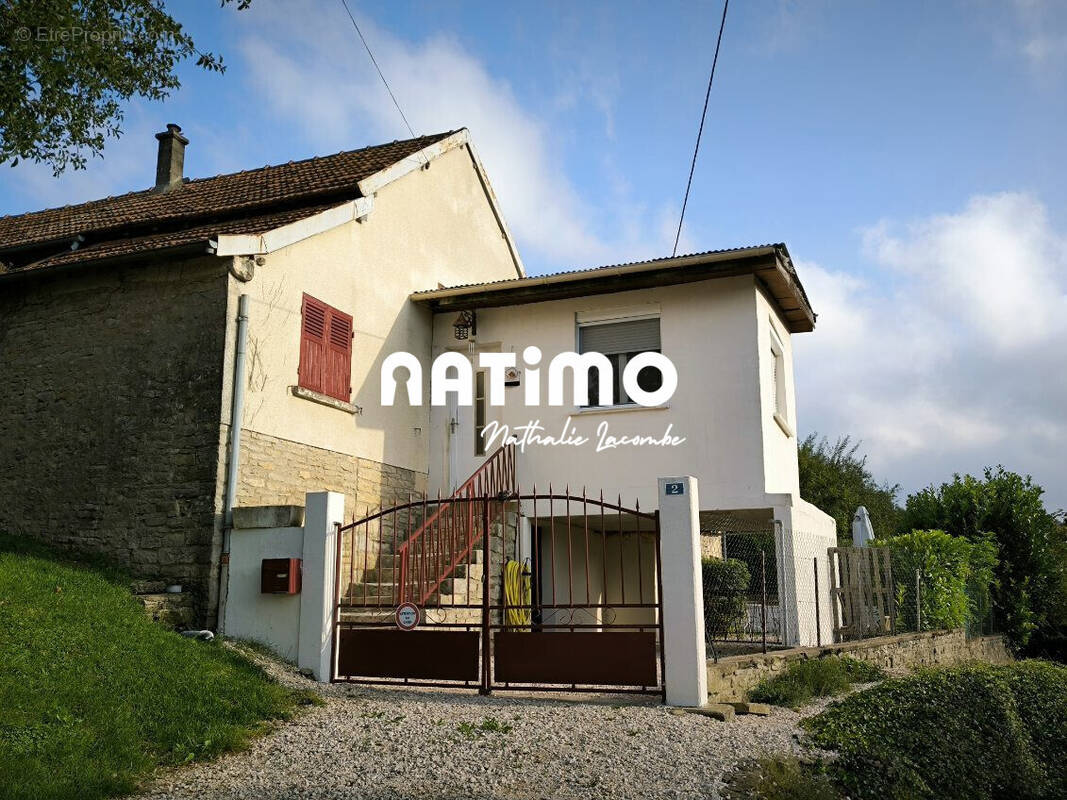 Maison à BOUX-SOUS-SALMAISE