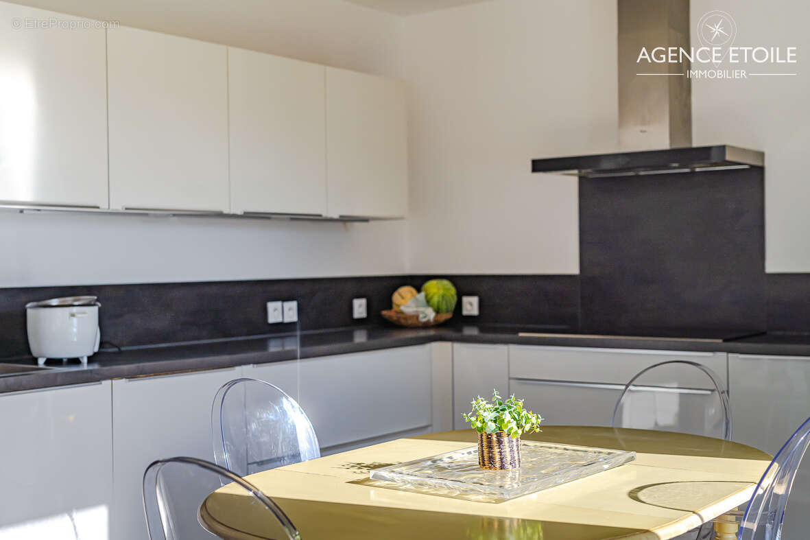 Exclusivité   Appartement T4 lumineux, dernier étage, terrasse 23 m2   Les Camoins - photo 6