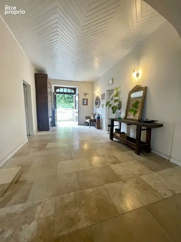 Maison ancienne rénovée avec 4 chambres, dépendances et terrain - photo 6