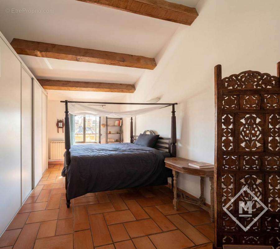 Appartement à MARSEILLE-4E