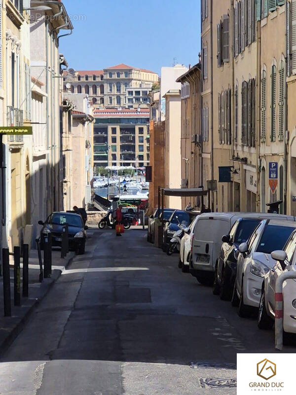 Appartement à MARSEILLE-1E