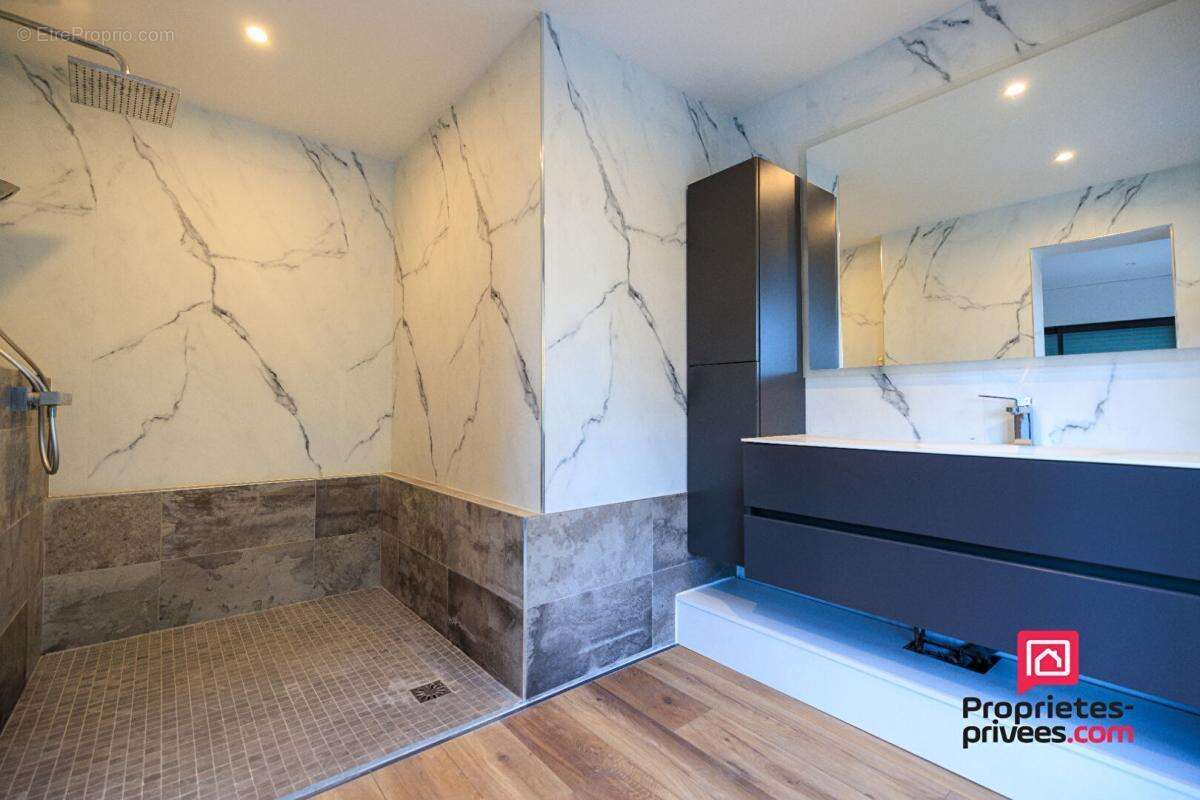 Maison à LES ISSAMBRES