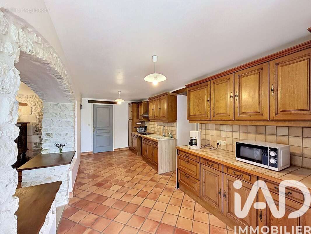 Maison 151 m² à Vignolles  - photo 6