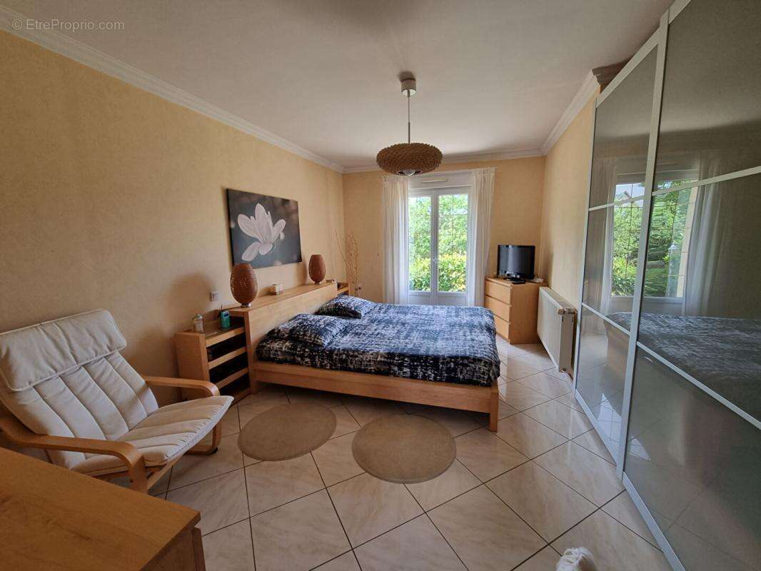 Maison à LES BORDES