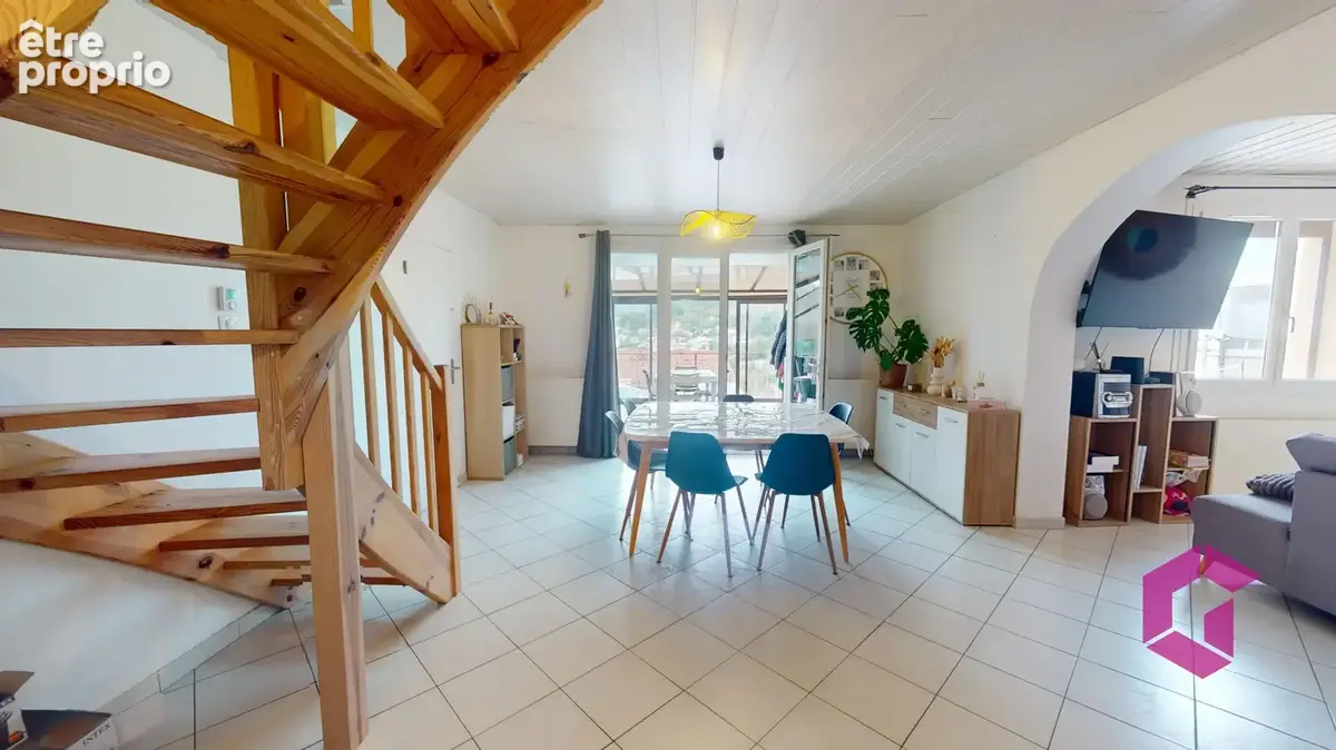 Brives-Charensac : maison 4 pièces rénovée, 3 chambres, véranda, vue dégagée sur la Loire - photo 6