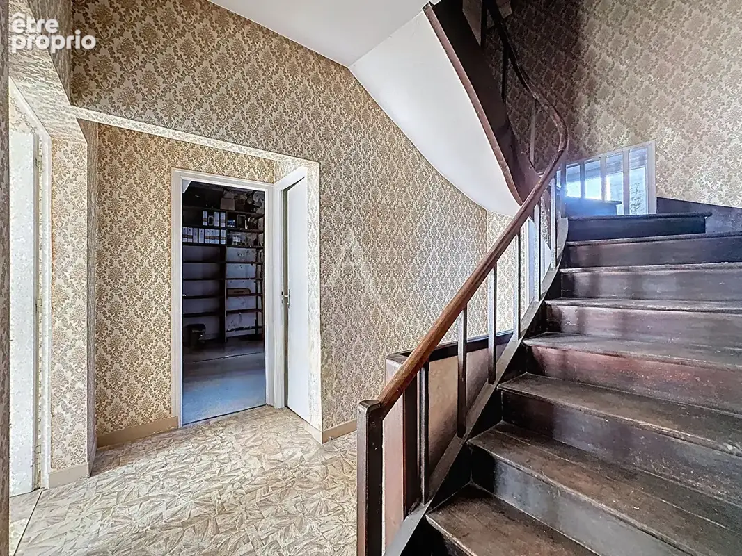 IMMEUBLE Martigne Briand 4 pièce(s) - photo 8