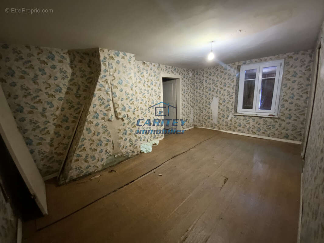 Ferme de 119 m2 sur un terrain de 1828 m2 située sur la commune de LA VERGENNE - photo 8