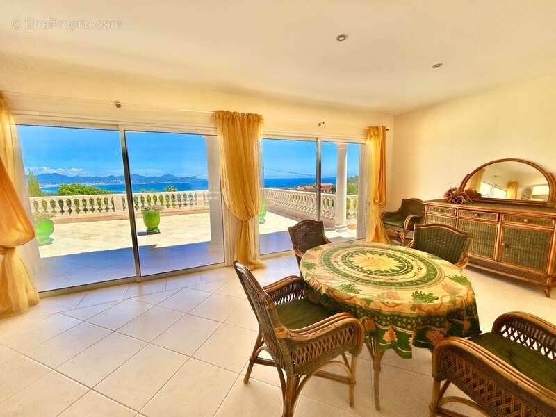 Villa d’Exception à Saint-Aygulf – Vue Mer Panoramique & Cadre Unique - photo 6