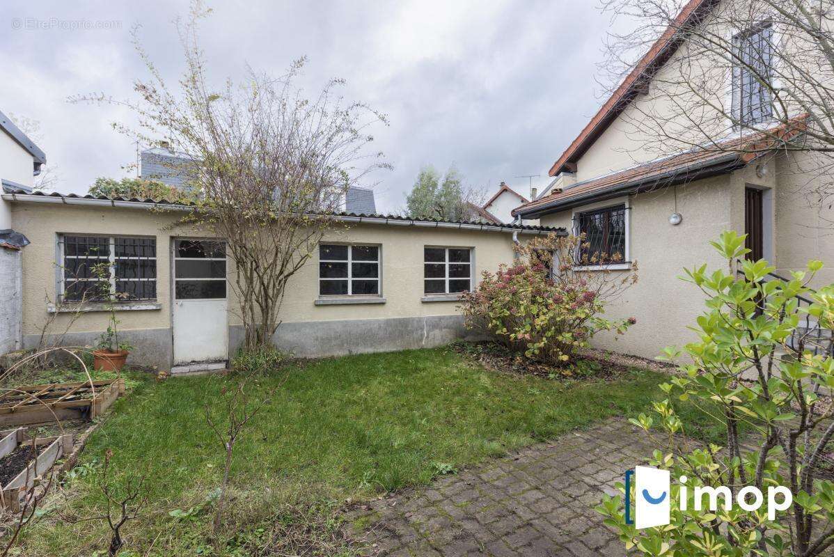 Maison à SAINT-MAUR-DES-FOSSES