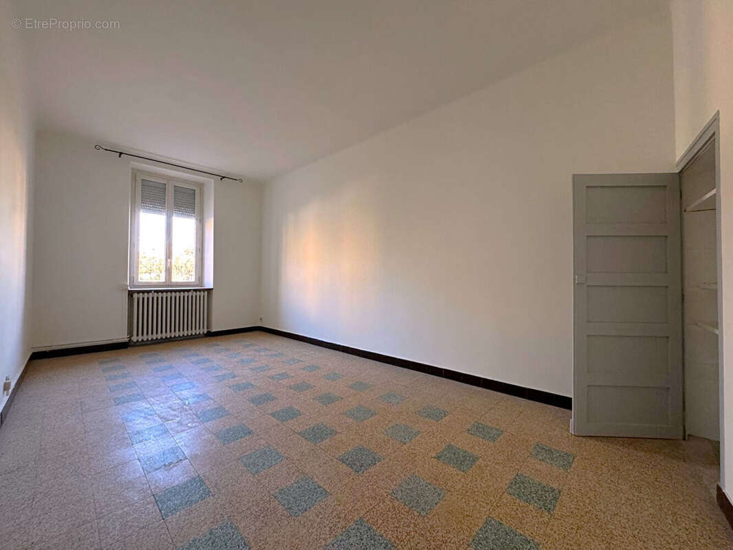 Immeuble Bagnols sur Cèze - 9 pièces - 178 m² - photo 14