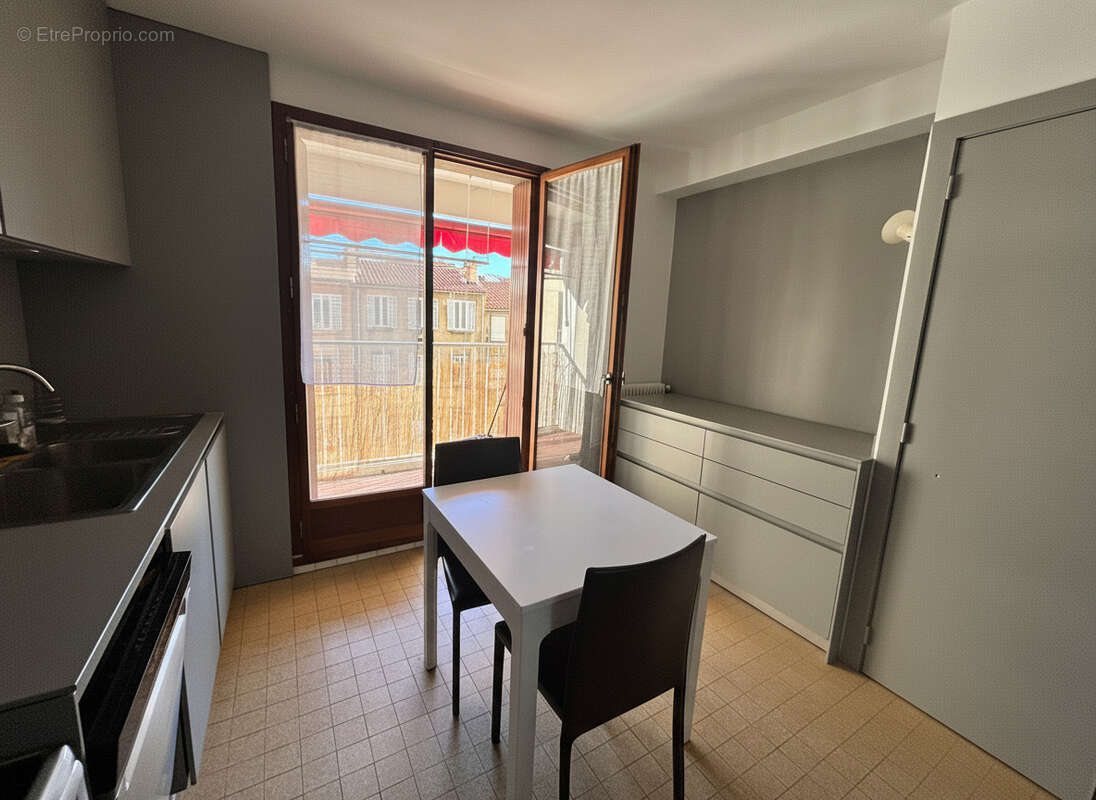 Appartement à MARSEILLE-5E