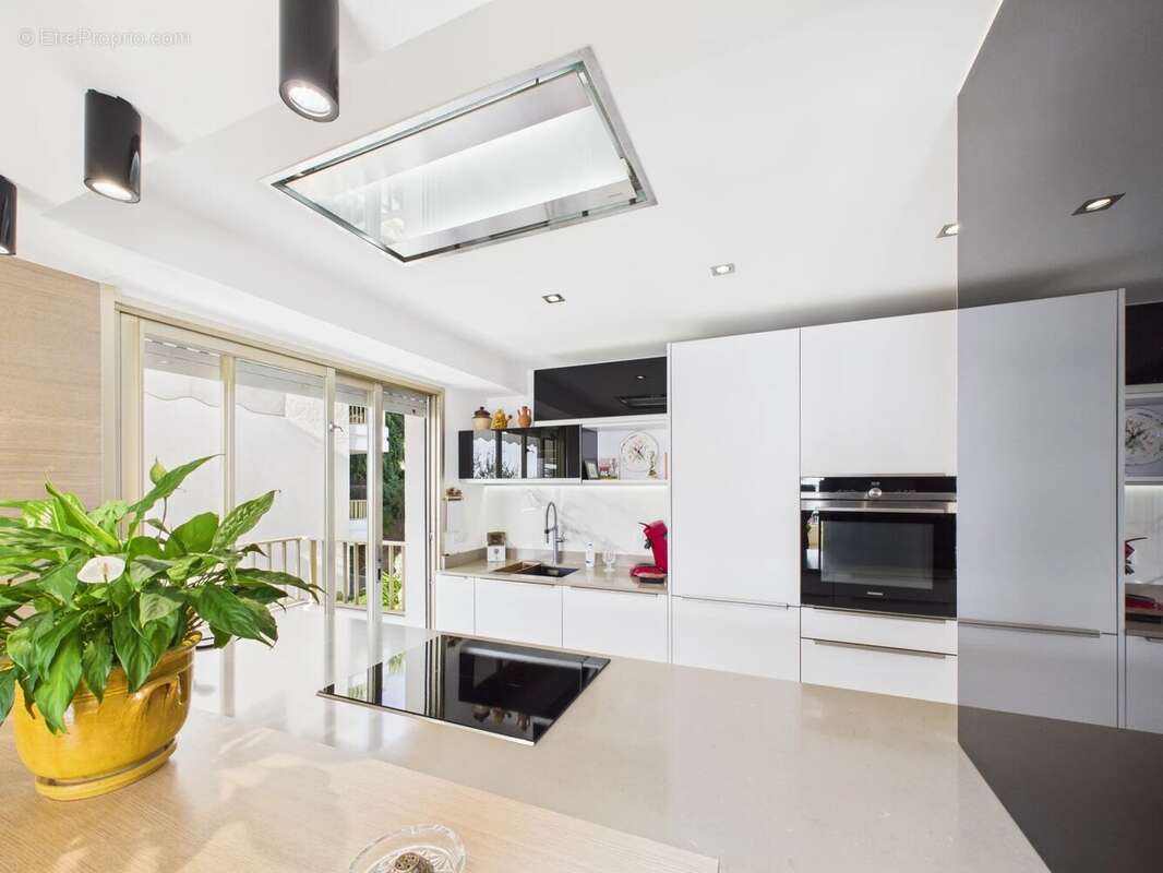 Appartement à VALLAURIS