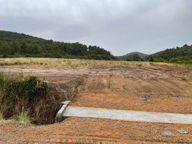 Terrain à EMBRES-ET-CASTELMAURE