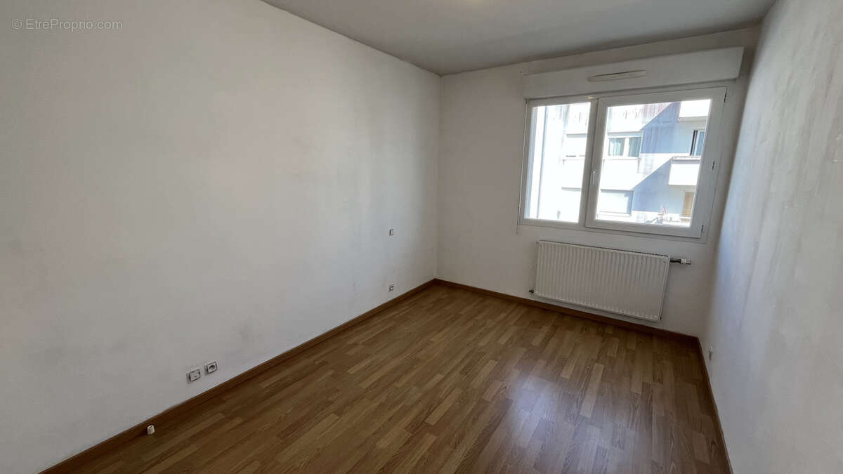 Appartement à ONET-LE-CHATEAU