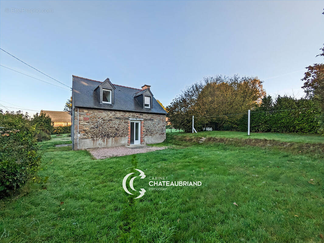 Maison à BAGUER-MORVAN