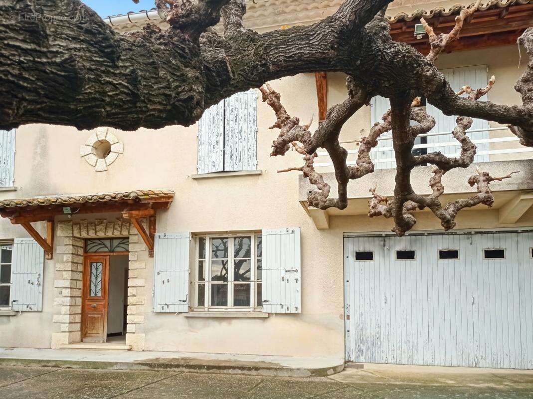 Maison à LAUDUN-L'ARDOISE