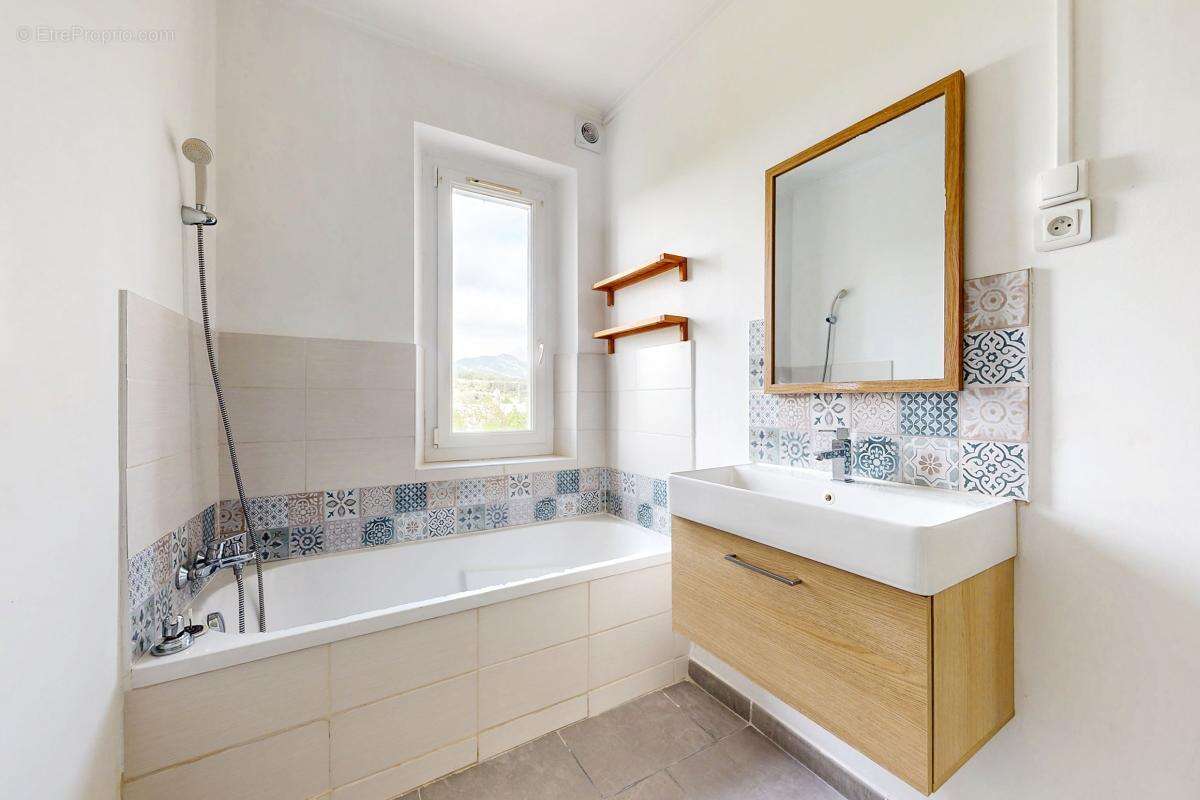 Appartement familial 76 m² - 3 chambres - Proche toutes commodités- La Penne -sur- Huveaune - photo 6