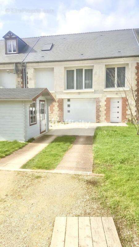 Maison à NANTEUIL-LA-FOSSE