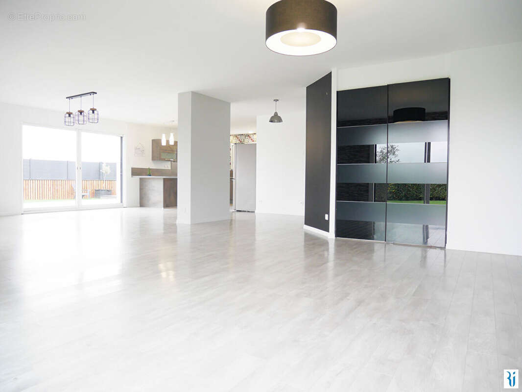 Maison à SAINT-PIERRE-DE-VARENGEVILLE