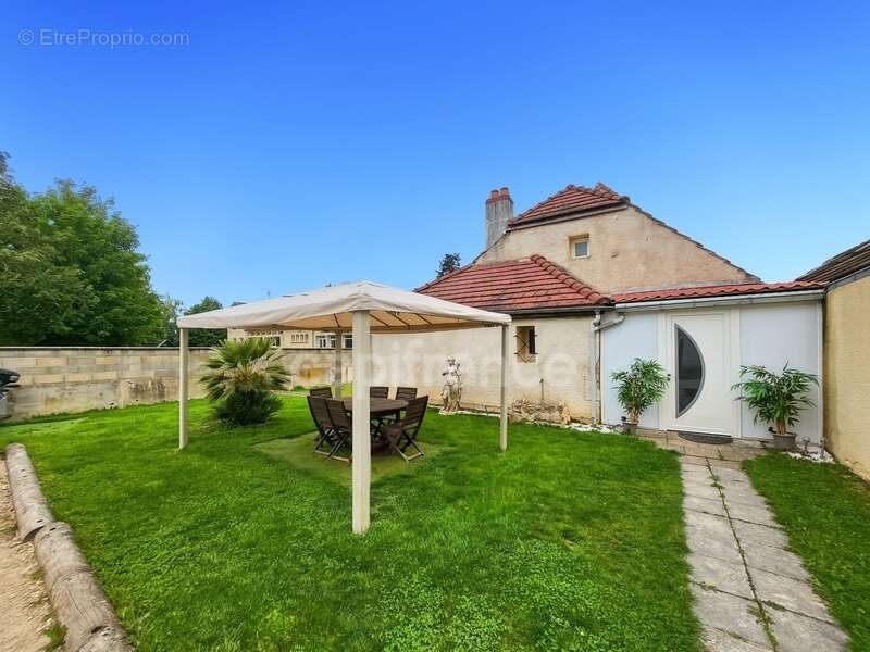 FAUVERNEY - Maison de 95 m² avec beau potentiel - photo 10
