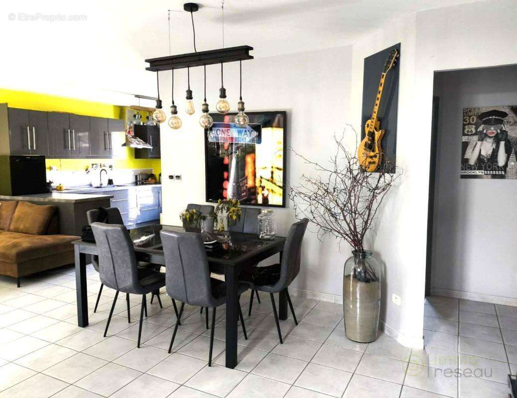 Maison à SAINT-BARTHELEMY-DE-VALS