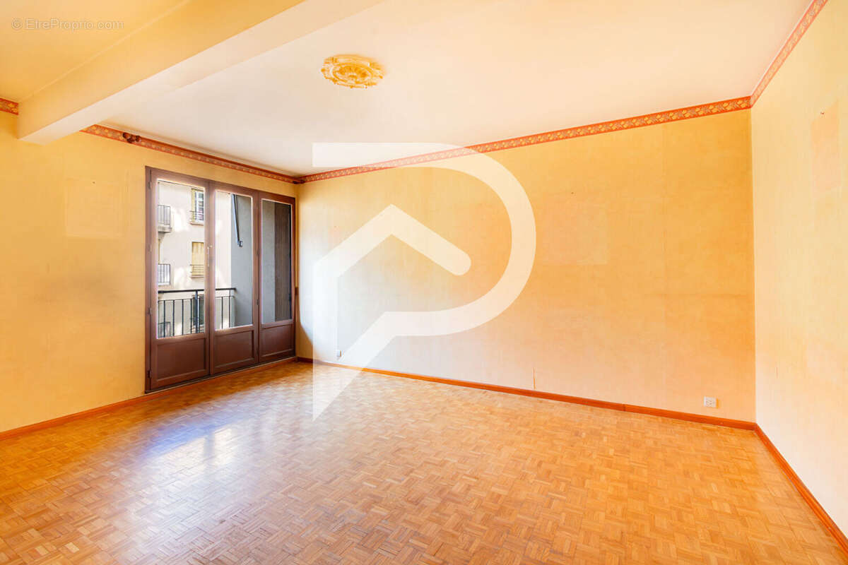 Appartement à MARSEILLE-4E