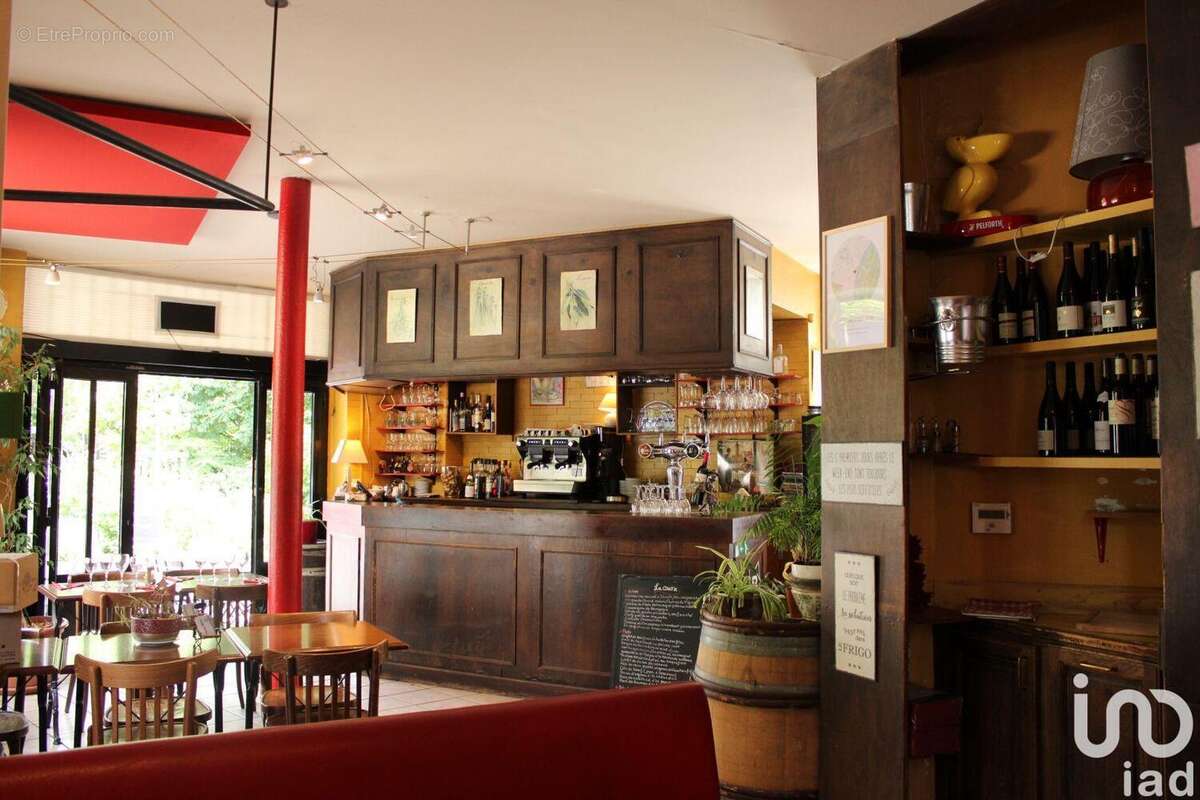 Photo 2 - Commerce à SURESNES