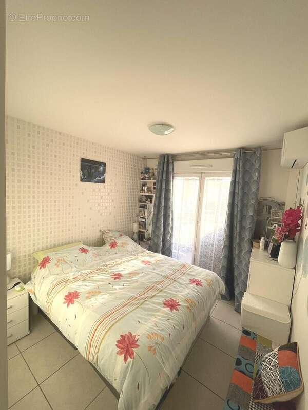 Chambre avec placard - Appartement à CANNES