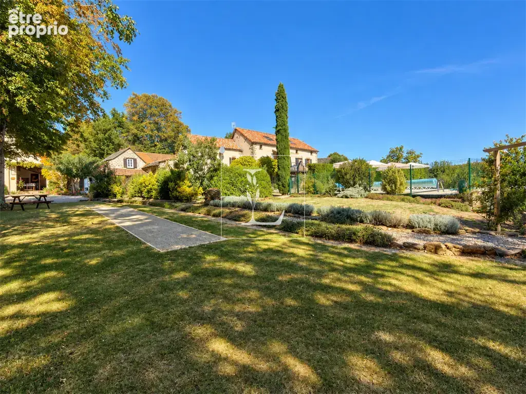 Propriété de caractere renovee, avec maison d'habitation, gîtes, dependances et piscine - segala tarnais - photo 20