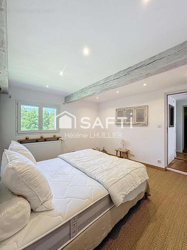Maison 231 m² à Monblanc  - photo 8
